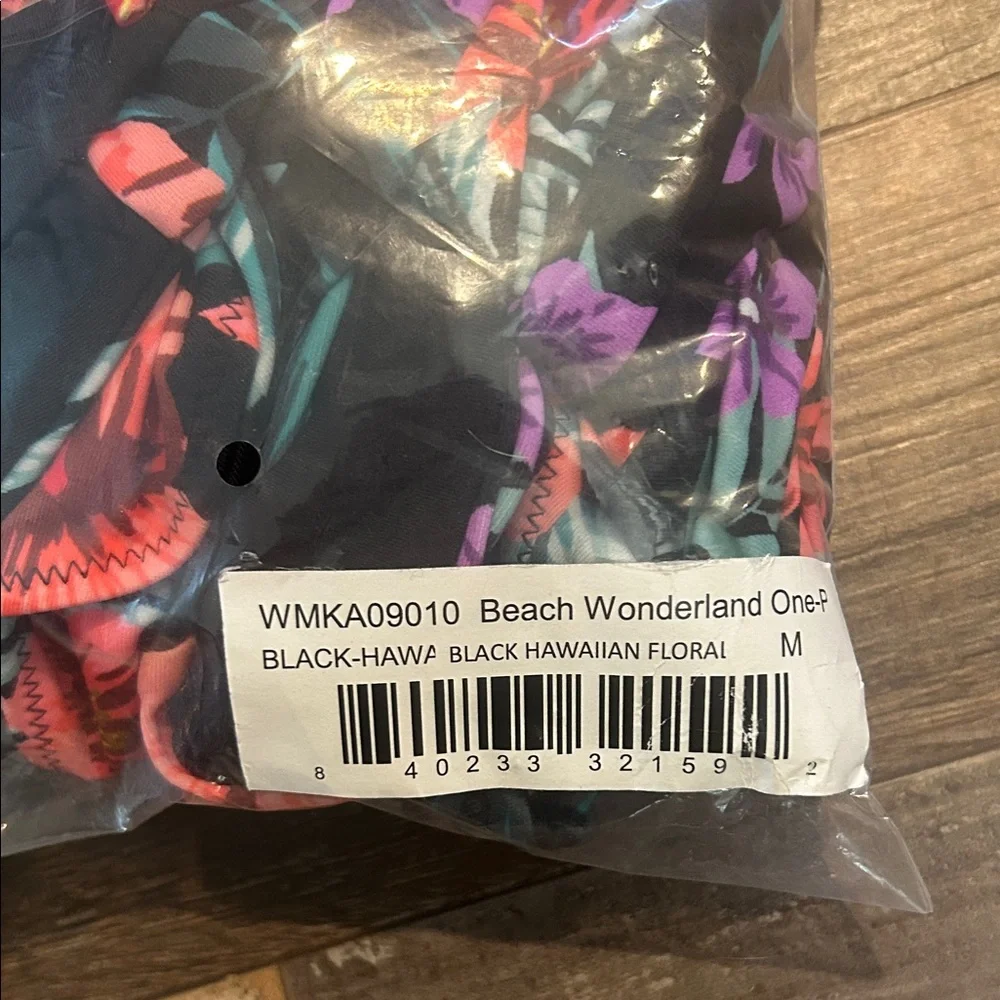 Lost + Wander Beach Wonderland One Piece 🌺 - Picture 10 of 12